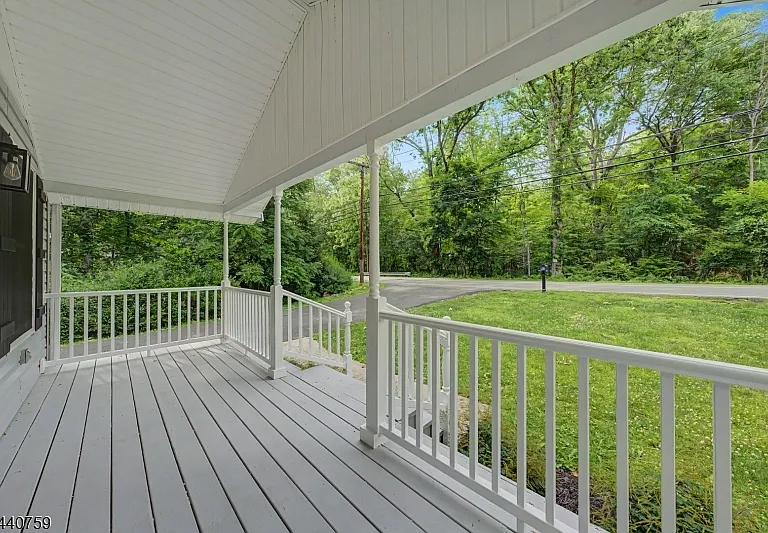 8 Oak Rd — Photo 4