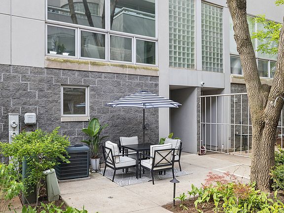 3rd image of 660 N Peoria St #6S