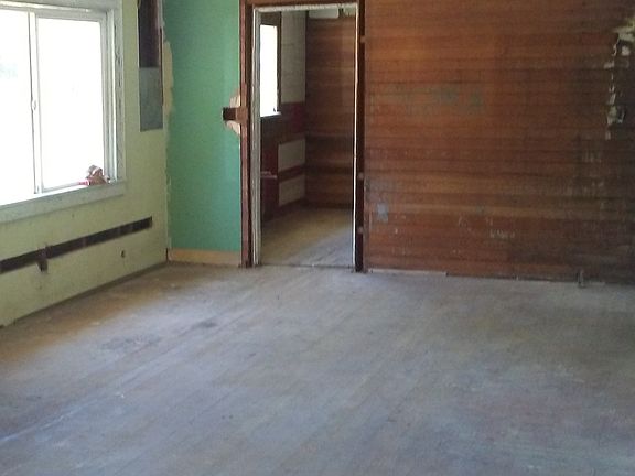 5th image of 1825 Broadway Ave