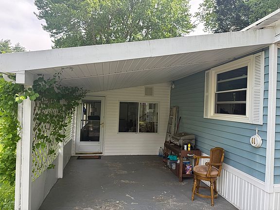 3rd image of 11 Willow Cir