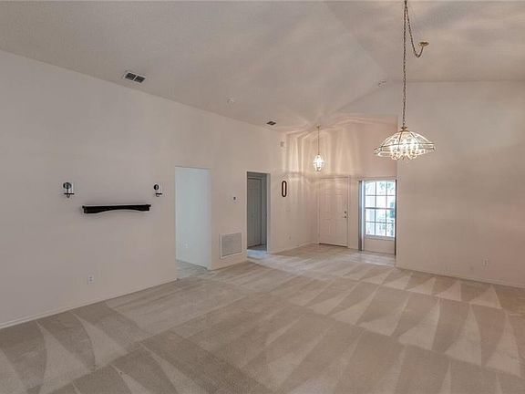 4th image of 3543 Capland Ave