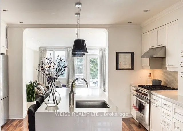 593 Hillsdale Ave E — Photo 3
