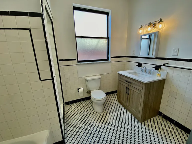 2532 S Broad St — Photo 12
