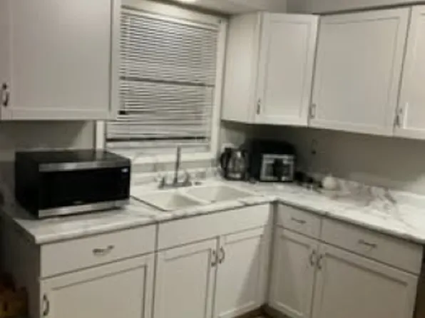 3882 Ruby St, Schiller Park, IL 60176