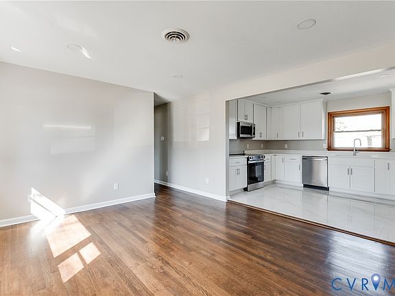 3rd image of 7276 Alpen Ln