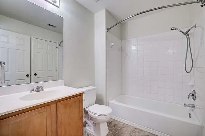 1115 Rawhide Trl — Photo 45