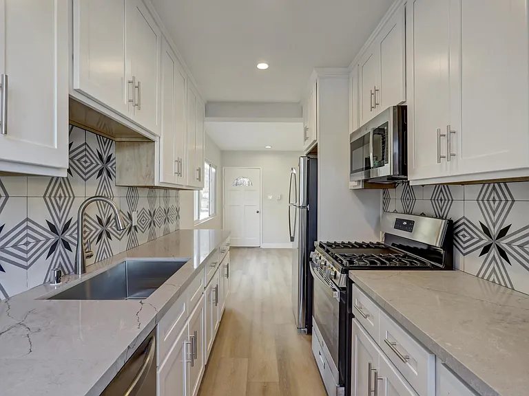 644 Pier Ave #2 — Photo 9