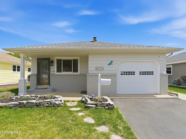 428 Saint Thomas Drive, Toms River, NJ 08757