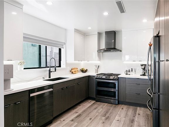 5th image of 8960 Crescent Dr