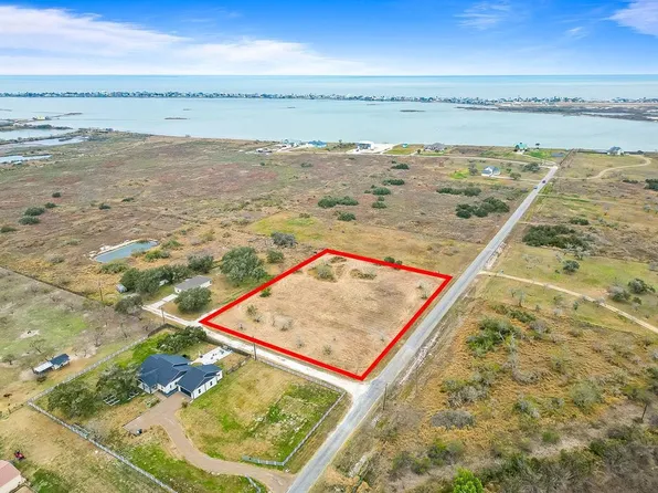 301 Old Salt Lake Rd, Rockport, TX 78382