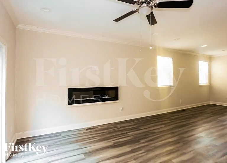 1242 Pless St NW — Photo 4