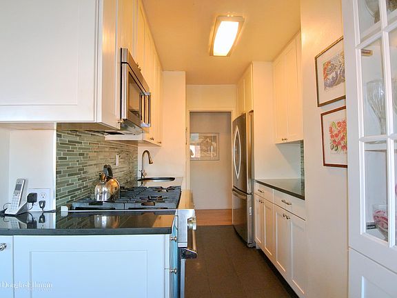 5th image of 80 La Salle St APT 20D