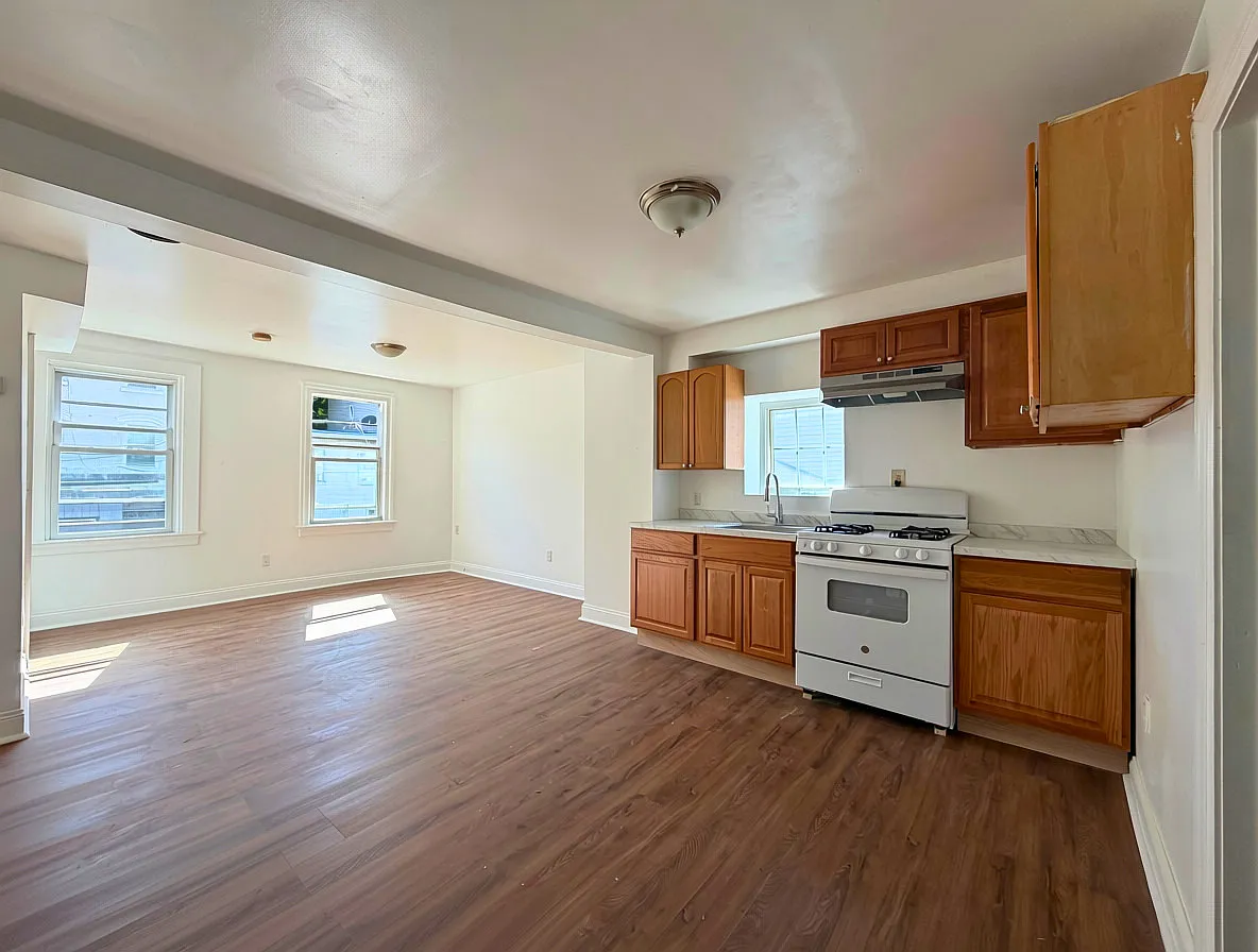 2 bed, 700 sqft, $1,850 — Photo 1
