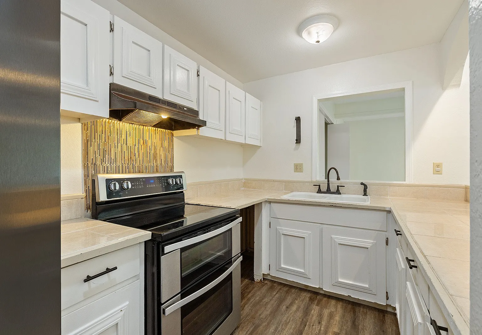2-Bedroom / 1-Bath Condo + Loft. 2 Parking Stalls. Water Included. — Photo 4