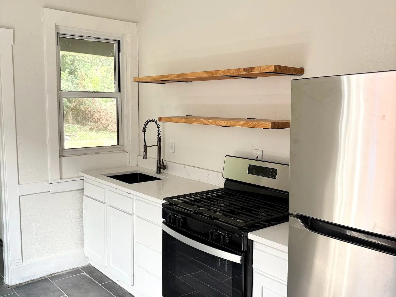 3 bed, 1220 sqft, $1,750 — Photo 4