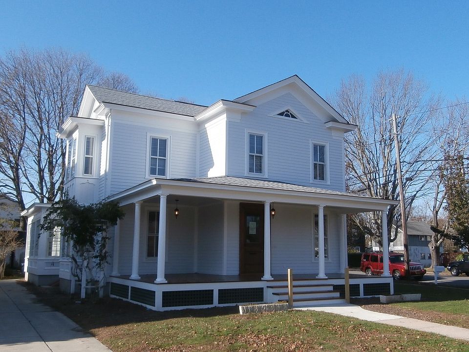 1st image of 863 Main St