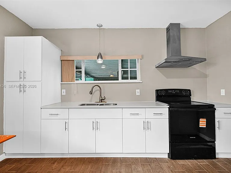 81 NW 41st St — Photo 3