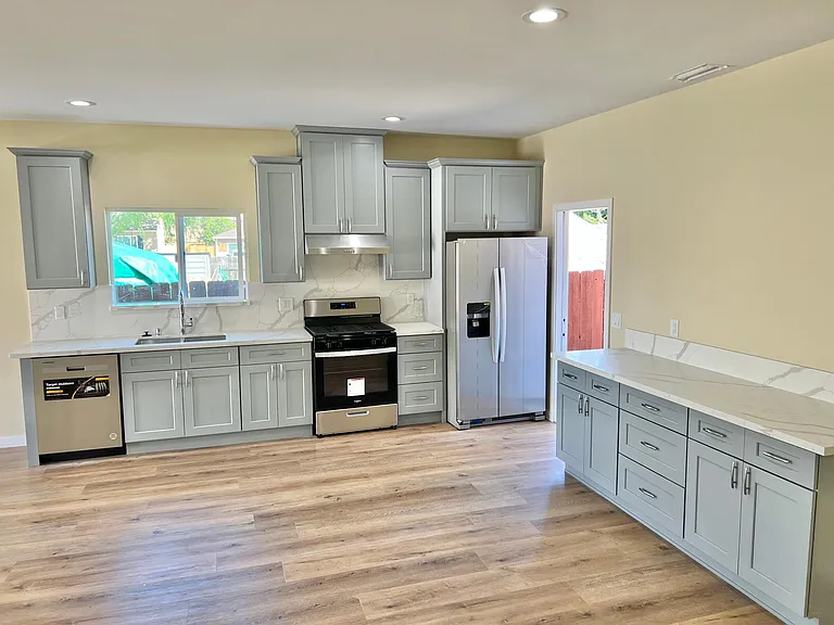 6887 Marlowe Dr — Photo 2