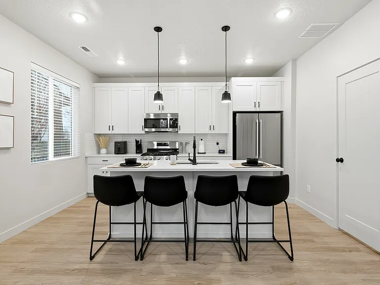 1125 N Clifton Dr — Photo 9