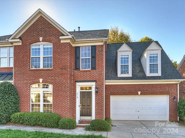 5117 Berkeley Creek Ln, Charlotte, NC 28277