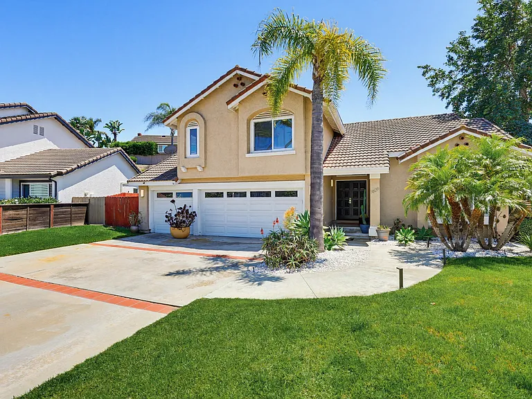 1609 Honeysuckle Ct — Photo 1