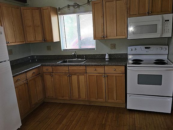 4th image of 2657 Lakeshore Blvd APT 12