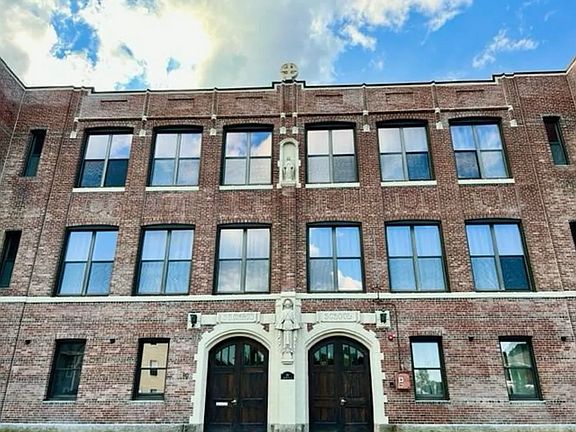 4th image of 90 Washington St #105