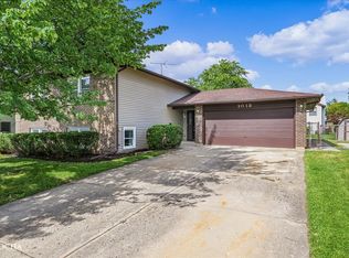 1013 Georgia Dr, Elk Grove Village, IL 60007