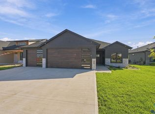 416 N Almond Ave, Brandon, SD 57005