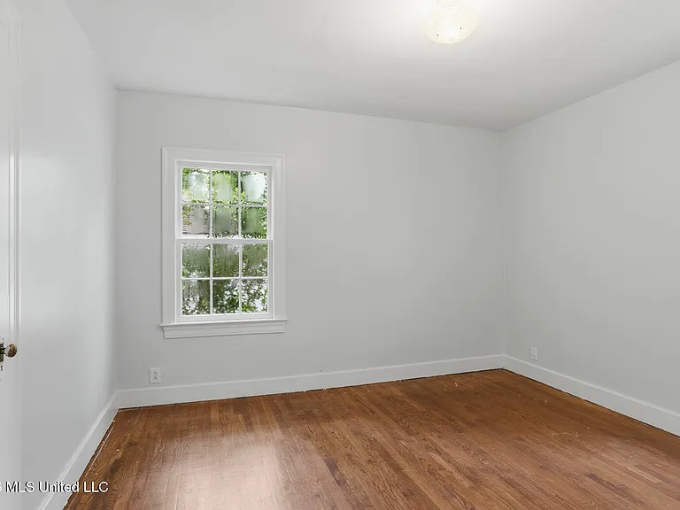 4047 Robin Dr — Photo 23