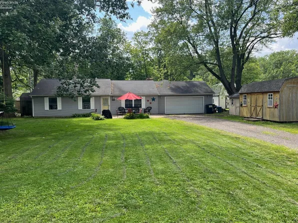 1800 Oak Harbor Rd, Fremont, OH 43420