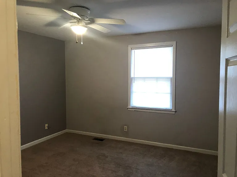 225 Old Hopkinsville Hwy — Photo 7