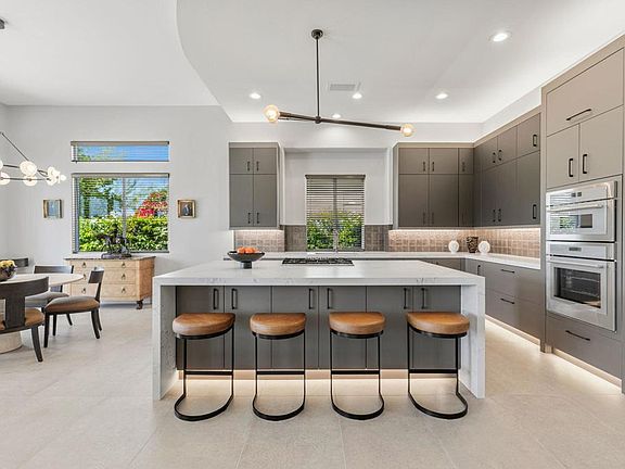 3rd image of 86 Via Bella