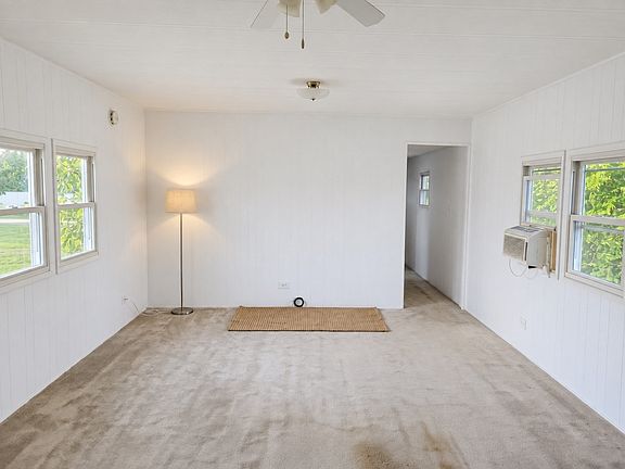 5th image of 46 Maplewood Dr