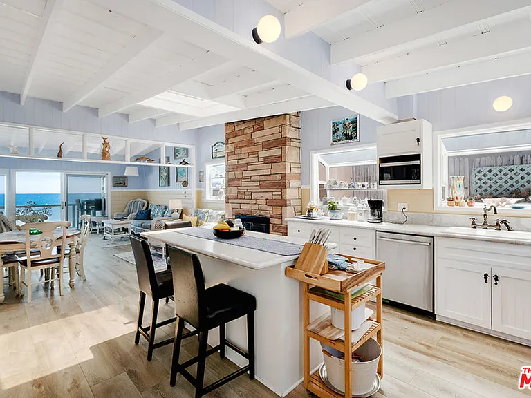 24528 Malibu Rd — Photo 23