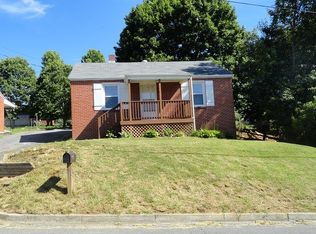 315 Sprinkle Ave, Marion, VA 24354