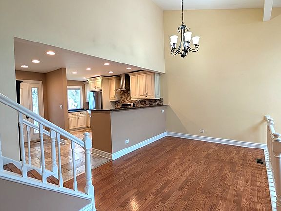5th image of 616 Claridge Cir