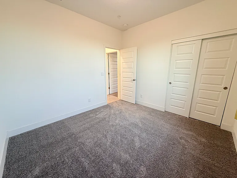 12920 Knightsbrook Ave — Photo 25