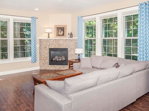4th image of 2246 NE Hotspur Ln