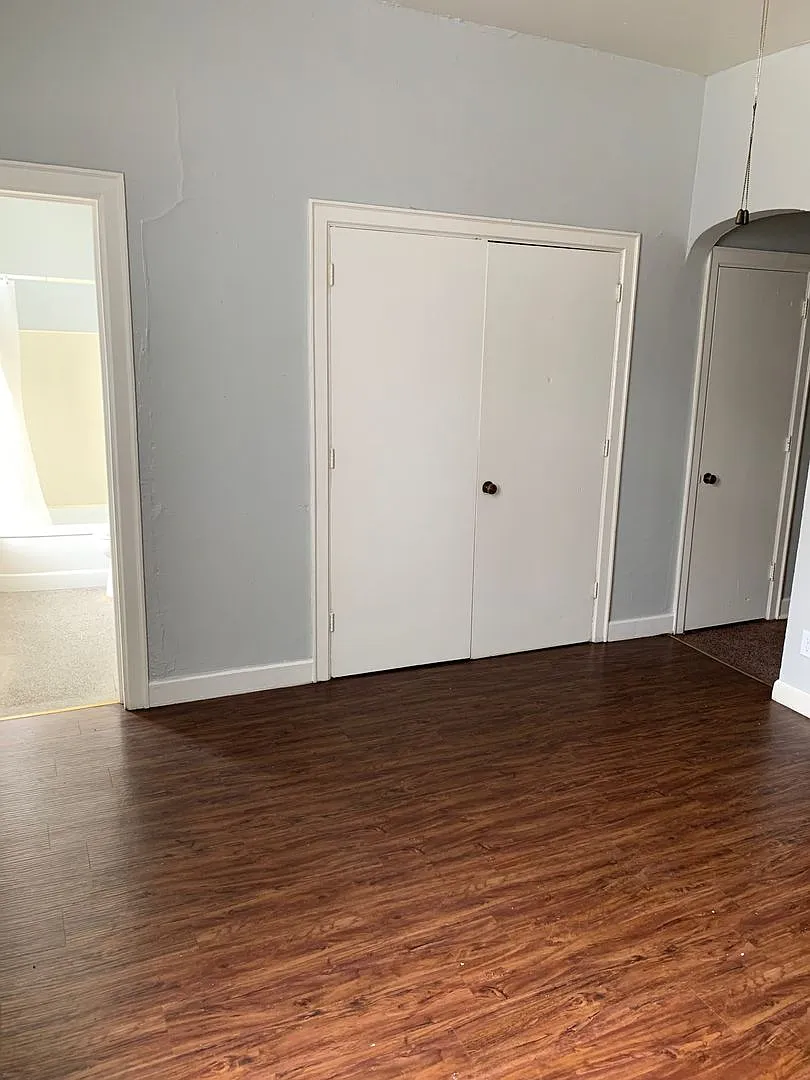 Large one room efficiency with large kitchen — Photo 4