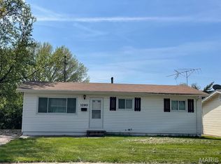 1290 Acredale Dr, Florissant, MO 63033