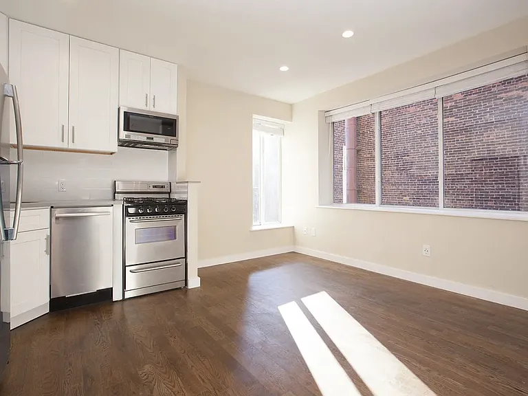 99 Suffolk St #5C — Photo 2