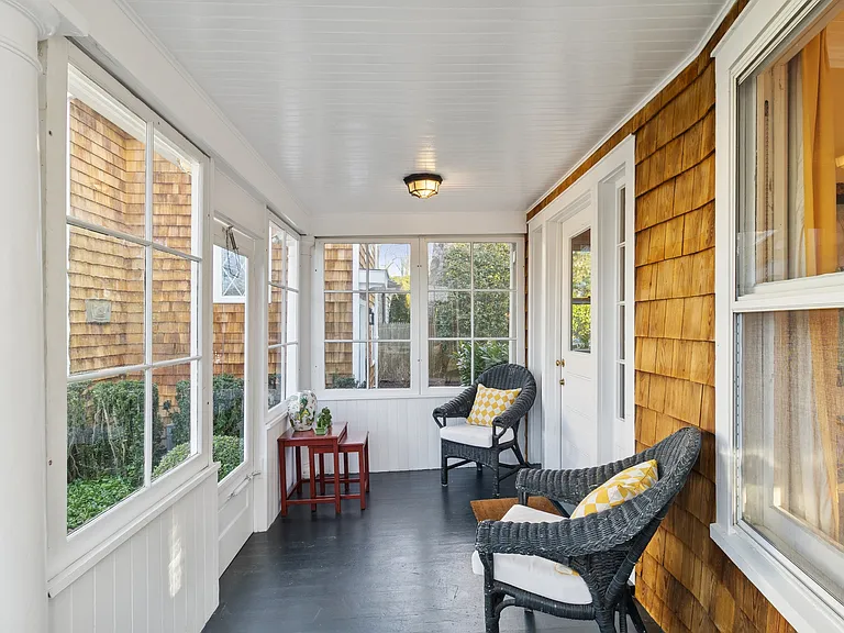 106 Meeting House Ln — Photo 10