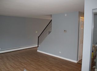 8815 Robin Dr APT E, Des Plaines, IL 60016