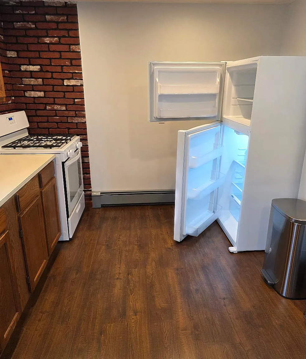 1 bed, 1300 sqft, $1,850 — Photo 3