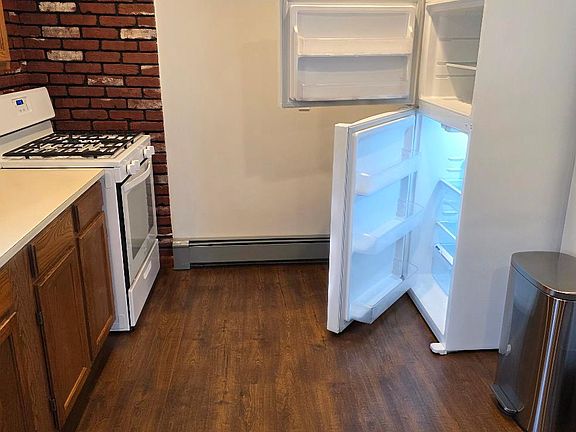 3rd image of 213 Dwelly St #1-M