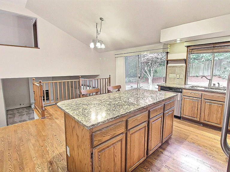 23952 SE 40th Pl — Photo 4