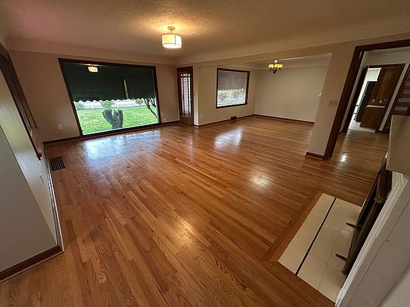 4th image of 1800 E 9th St