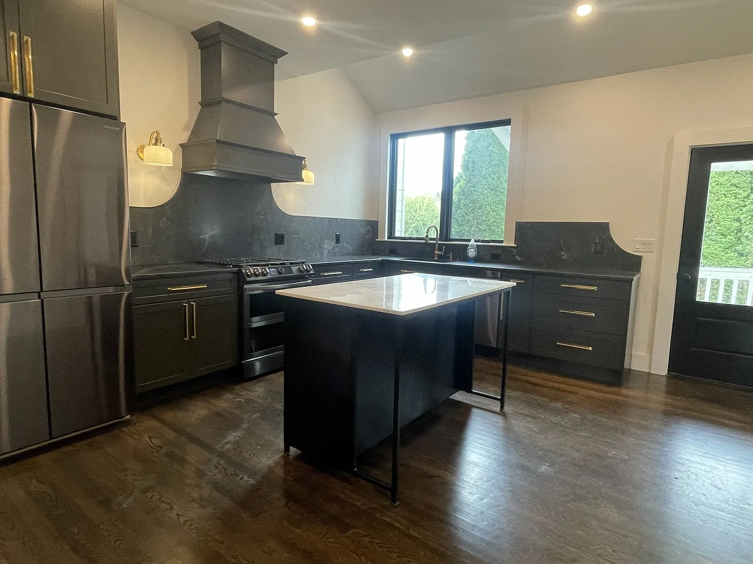 3 bed, 1.5 bath, 1498 sqft, $3,600 — Photo 3