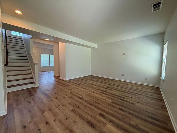 5th image of 413 Parmley Ln
